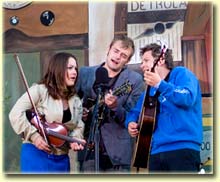 Nickel Creek performing a 'tweener